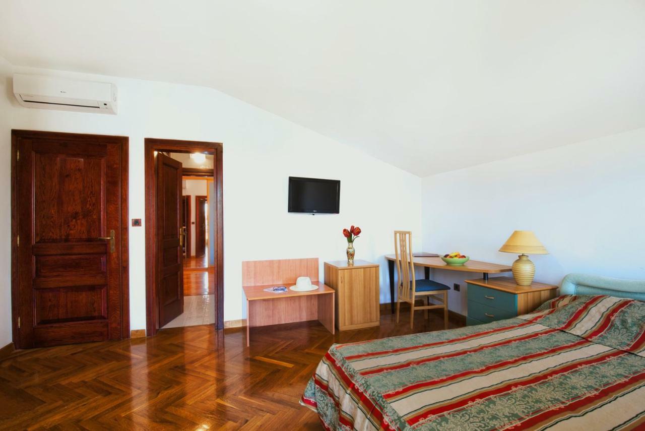 Villa Sveta Eufemija - Bed And Breakfast โรวีน ภายนอก รูปภาพ