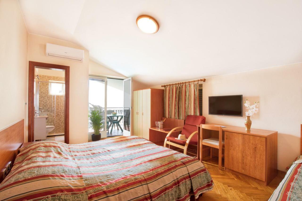 Villa Sveta Eufemija - Bed And Breakfast โรวีน ภายนอก รูปภาพ